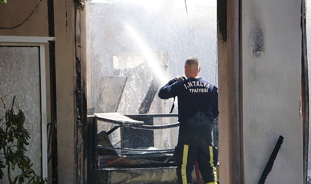 Antalya’da Mangal Kıvılcımı Büyük Yangına Dönüşmekten Son Anda Kurtarıldı