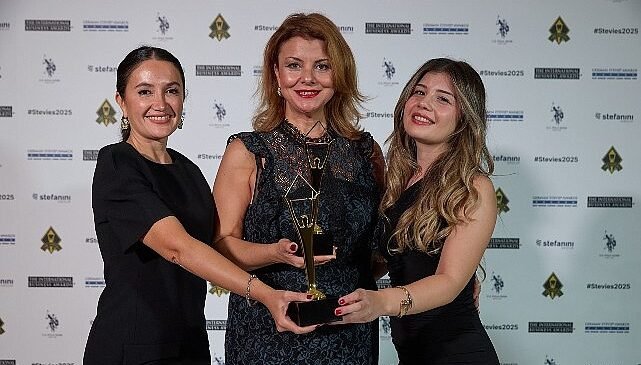 Bingo ve Molped, Stevie Ödülleri’nde Türkiye’yi Gururla Temsil Etti