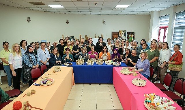 Buca’da Kadın Emeğiyle Üretilen Gözlük Kılıfları İlgi Gördü