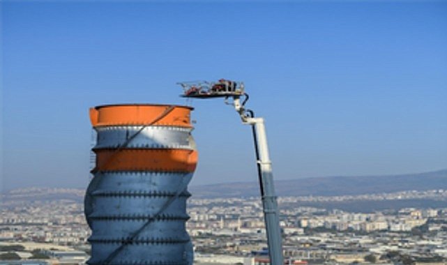 İzmir’de İşçileri Yüksek Bacadan Kurtaran Zorlu Operasyon