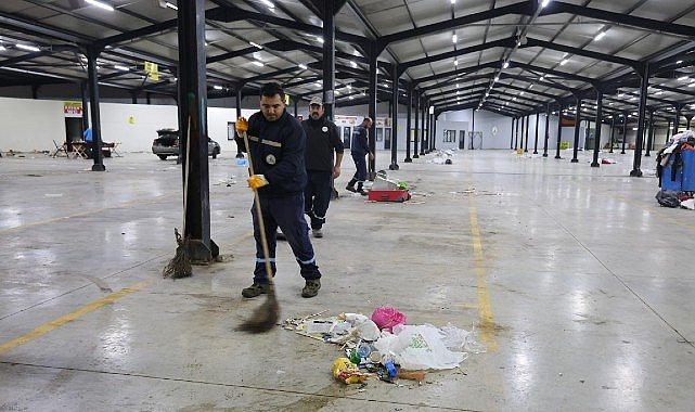 Kartepe’de Pazar Temizliği İçin Özel Mesai